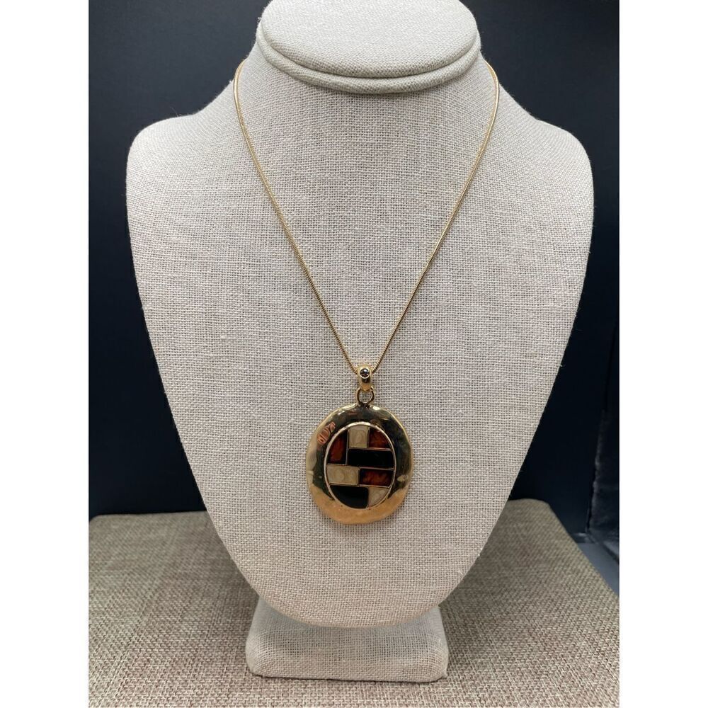 Vintage KC Signed Gold Tone Metal Enameled Oval Pendant Necklace